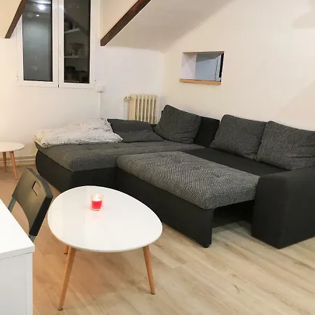 Large Apt 2 Chambres Proche La Defense شقة بيتّو