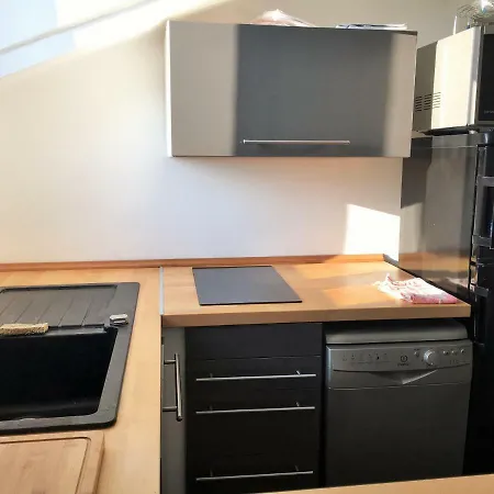 Large Apt 2 Chambres Proche La Defense بيتّو